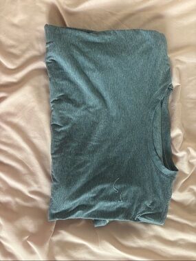 Vuori Heathered Blue Short Sleeve Tee